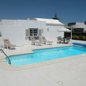 https://villa-amina.puertodelcarmen-hotels.org